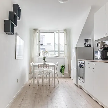 Convenient 2br Apt. Near U6 Station Am Schoepfwerk Vienna