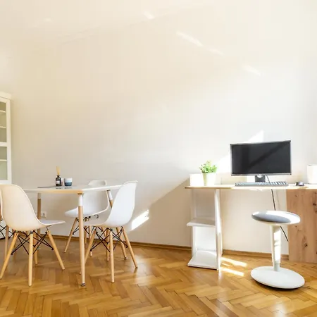 Apartment Next To Stadion, Near To Lainzer Tiergarten