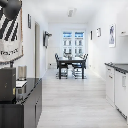 *opera Luxury Apartment* 2br