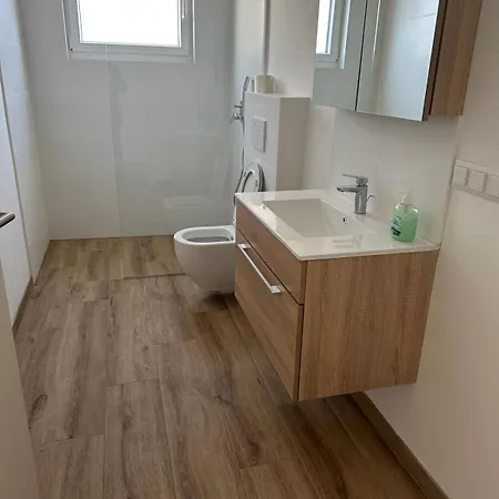Neubauwohnung Gleich Bei Der Bushaltestelle - 2a Apartment *