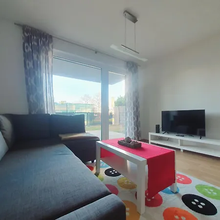 Near Lake One Bedroom Cute Apartment *