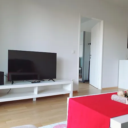 Apartment Near Lake One Bedroom Cute