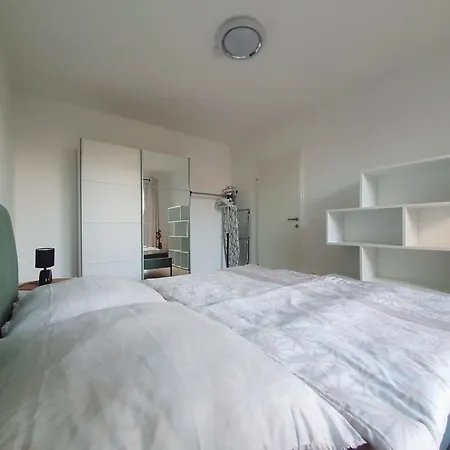 Near Lake One Bedroom Cute Apartment