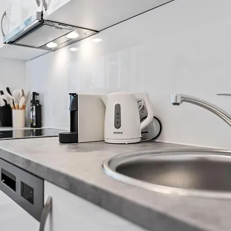 Apartment Cozy In Quiet Location, Fast Train Station 100m Away, Contactless Check-in *