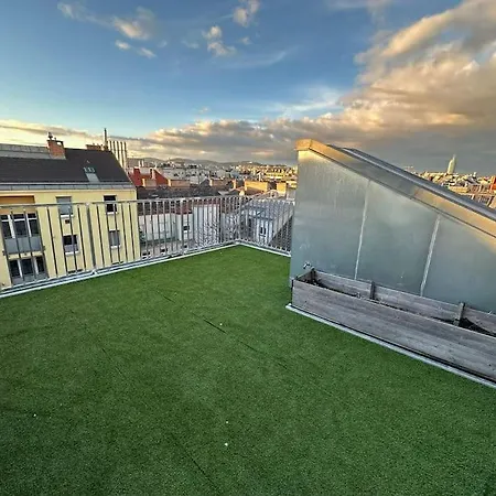 Scenic Rooftop Flat With Terrace Appartement