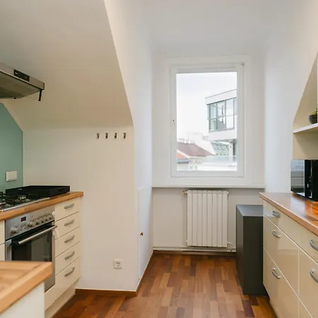 Apartmán Comfy For 4-6, 5 Min To Center, Metro & Free Parking
