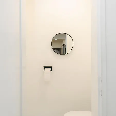 Apartment Comfy For 4-6, 5 Min To Center, Metro & Free Parking *