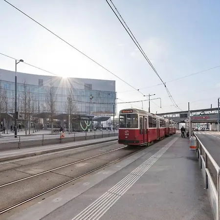 Cozy In Quiet Location, Fast Train Station 100m Away, Contactless Check-in *