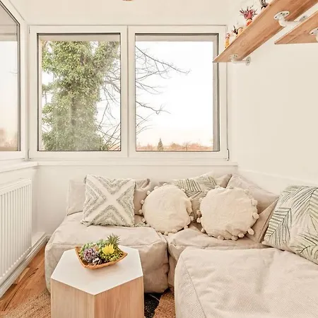 Cozy In Quiet Location, Fast Train Station 100m Away, Contactless Check-in