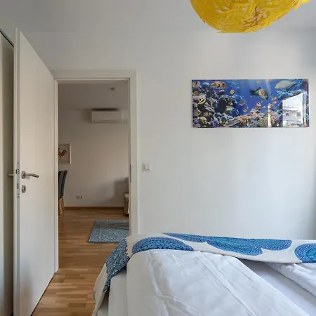 Schoenes Mit Garten Und Tiefgarage Apartment