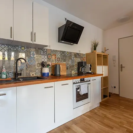 Apartment Schoenes Mit Garten Und Tiefgarage Vienna