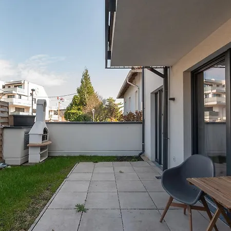 Schoenes Mit Garten Und Tiefgarage Apartment *