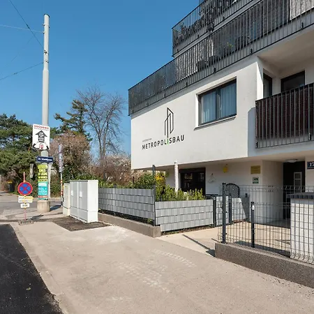 Schoenes Mit Garten Und Tiefgarage Vienna