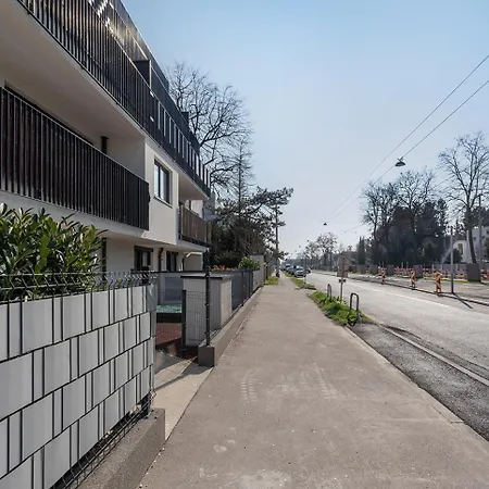 Schoenes Mit Garten Und Tiefgarage Apartment Vienna