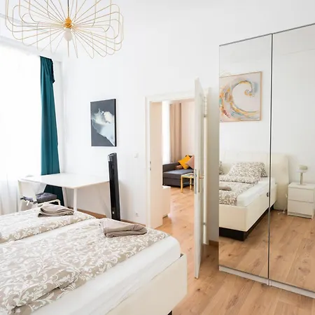 Belvedere Palace Apartment *