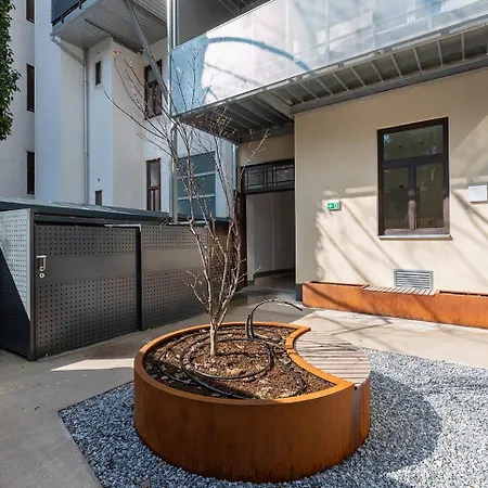 Modern Wohnen Im Renovierten Stil-altbau * Vienna