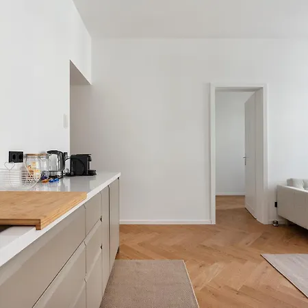 Modern Wohnen Im Renovierten Stil-altbau * Wien