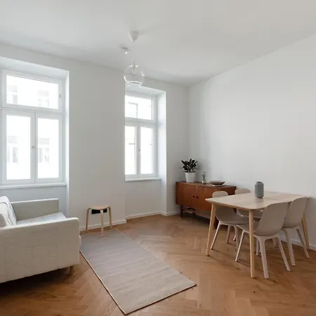 Apartment Modern Wohnen Im Renovierten Stil-altbau