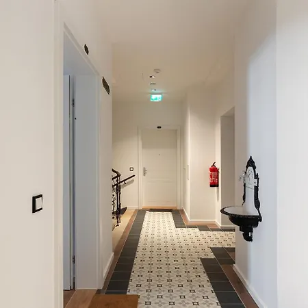 Modern Wohnen Im Renovierten Stil-altbau Apartment Vienna