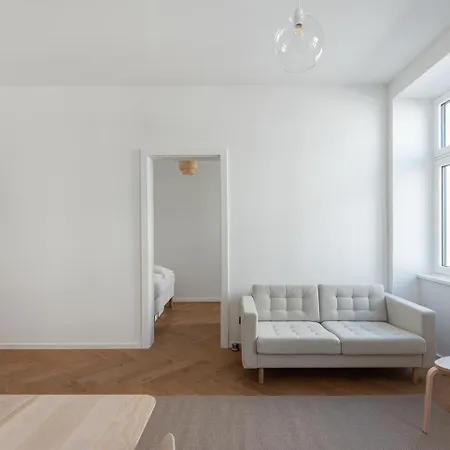 Modern Wohnen Im Renovierten Stil-altbau * Vienna