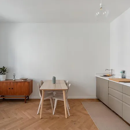 Modern Wohnen Im Renovierten Stil-altbau