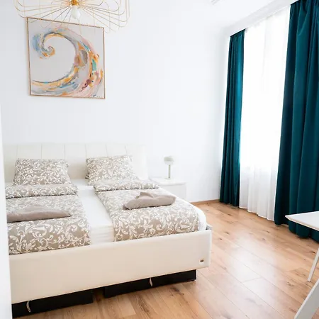 Belvedere Palace Apartment *