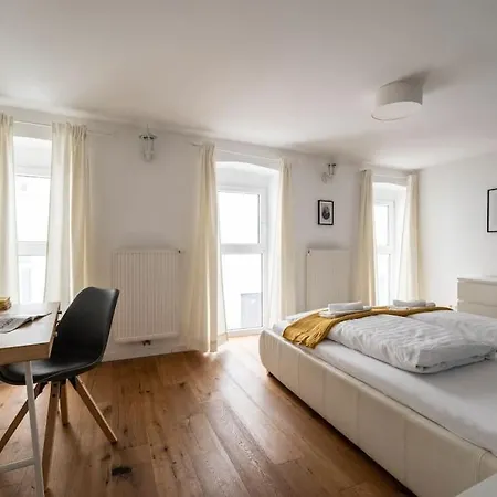 Cozy 1br Duplex Near Center By Hm *