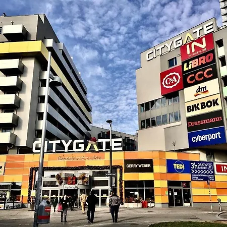 Spacious 1br With Balcony Above Citygate Shopping Complex With Metro Access Appartamento *