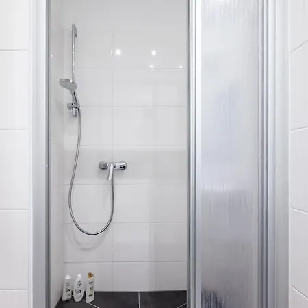 Spacious 2br Near Attractions By Hm Apartment