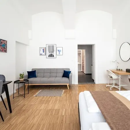 Neat Steps To Center By Hm Apartment Wien
