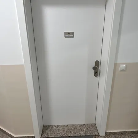 Central 10 Apartment *