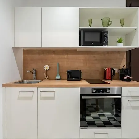 Practical 1br Flat By Center By Hm Apartmán *