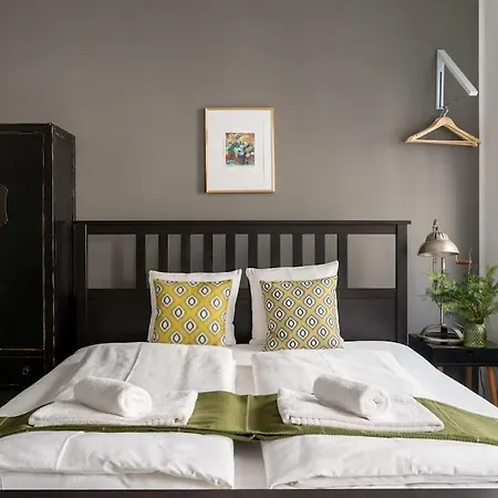 Sleek By Center By Hm *
