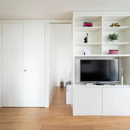 Smart With Terrace By Hm Viena