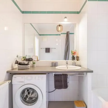 Dry Flower Apt. / 2br. / Rooftop / New