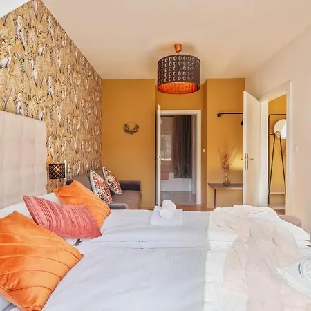 Dry Flower Apt. / 2br. / Rooftop / New * Vienna
