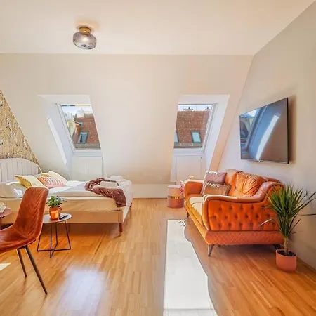 Dry Flower Apt. / 2br. / Rooftop / New *