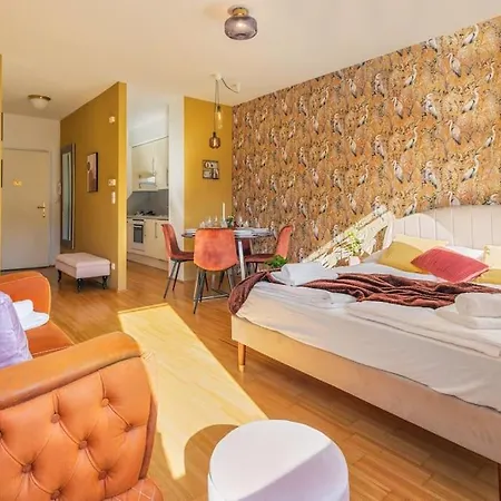 Dry Flower Apt. / 2br. / Rooftop / New Apartment Vienna