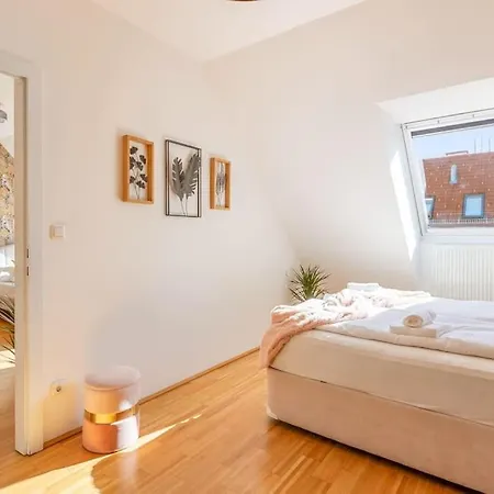 Dry Flower Apt. / 2br. / Rooftop / New Apartment Vienna