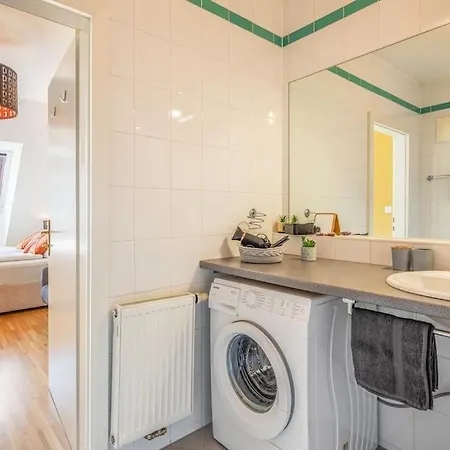 Dry Flower Apt. / 2br. / Rooftop / New *