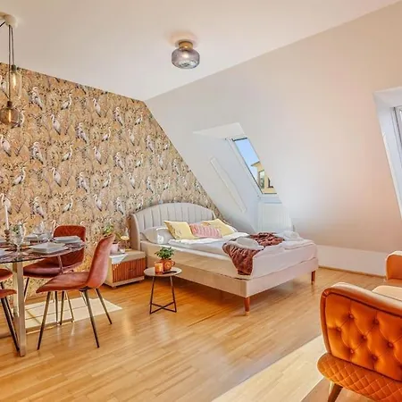 Dry Flower Apt. / 2br. / Rooftop / New Apartment *
