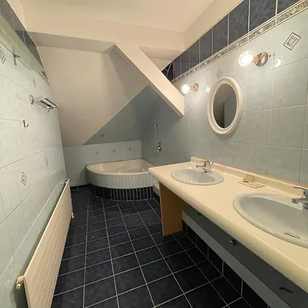Gazde/Camere de închiriat U6 Schoepfwerk 11