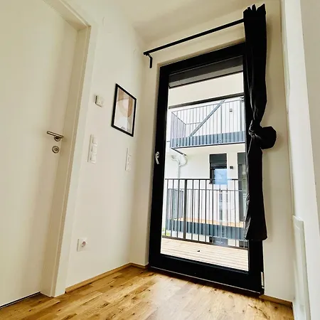Apartmán Modern With Balcony & Free Parking - Nearby Metro