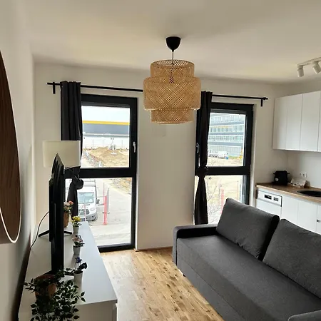 Modern With Balcony & Free Parking - Nearby Metro
