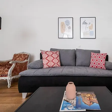 Spacious 2br By Metro And Center By Hm *