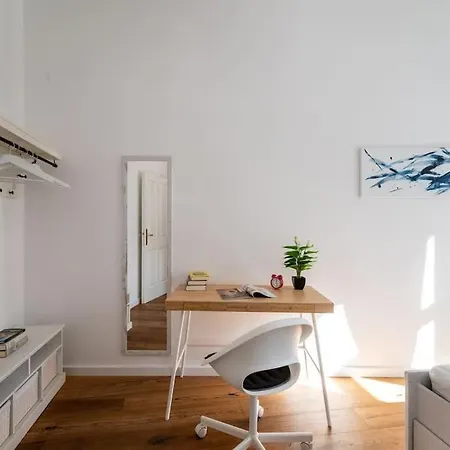 Spacious 2br By Metro And Center By Hm Apartment