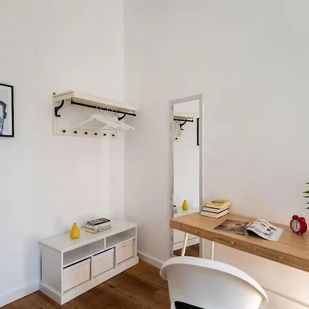 Spacious 2br By Metro And Center By Hm