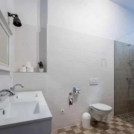Apartment Spacious 2br By Metro And Center By Hm