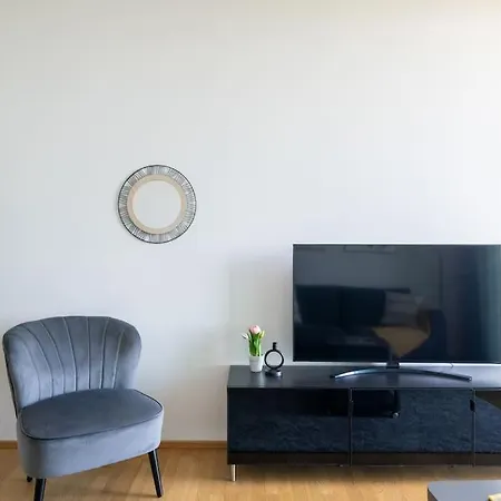 Hm • Modern 1br Vista At Danube