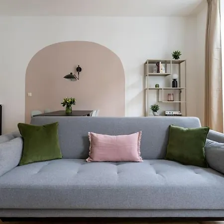 Elegant 1br Suite, Close By Hm Apartment *